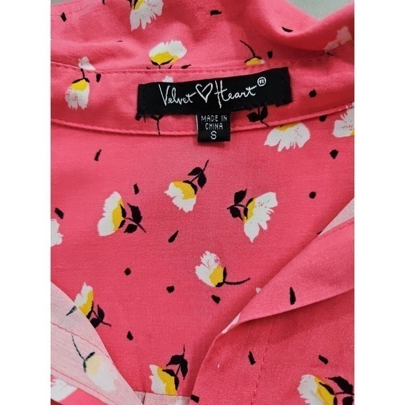 Velvet Heart Pink W/ Flowers Shirt Hi-Lo Button Up Roll Tab Sleeve Sz Small - Picture 4 of 6